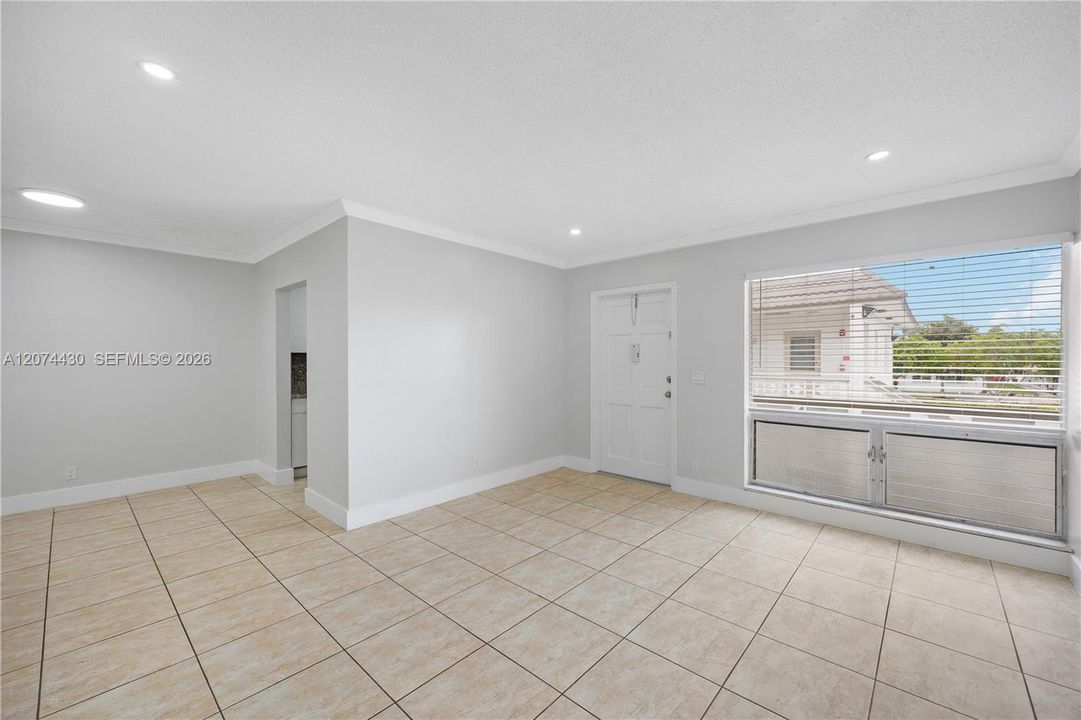 For Rent: $1,750 (1 beds, 1 baths, 650 Square Feet)