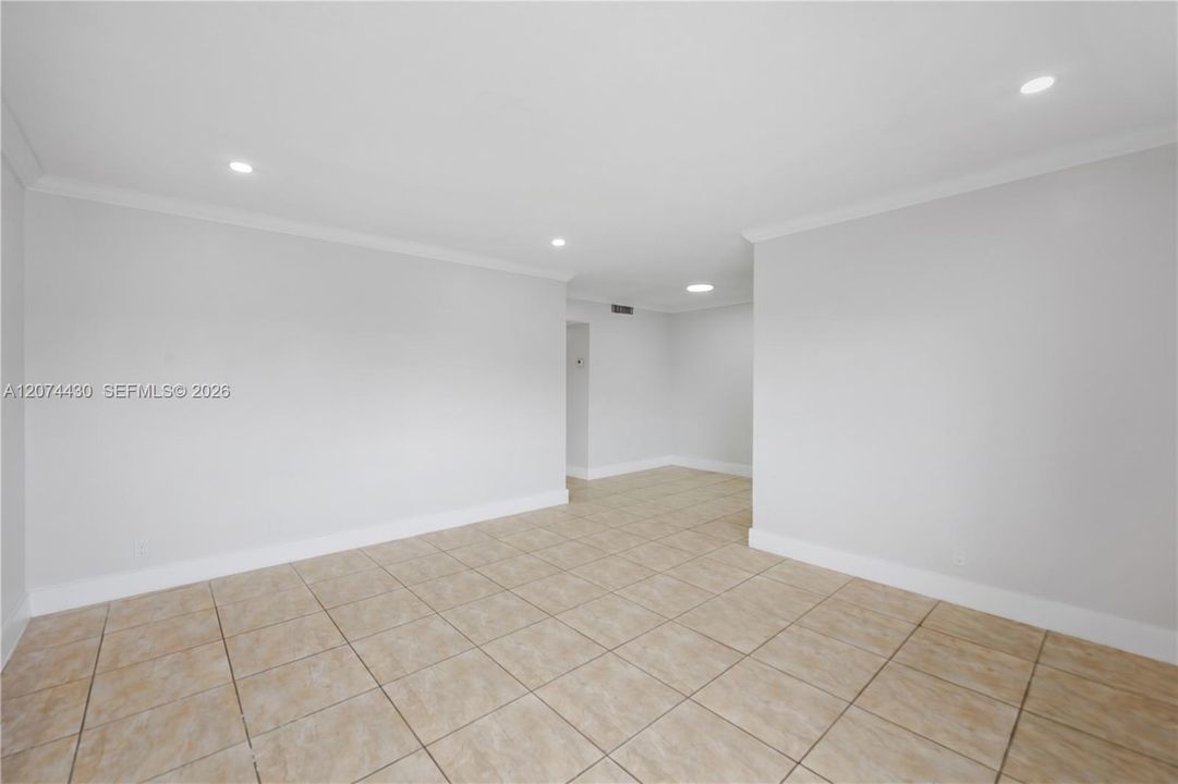 For Rent: $1,750 (1 beds, 1 baths, 650 Square Feet)