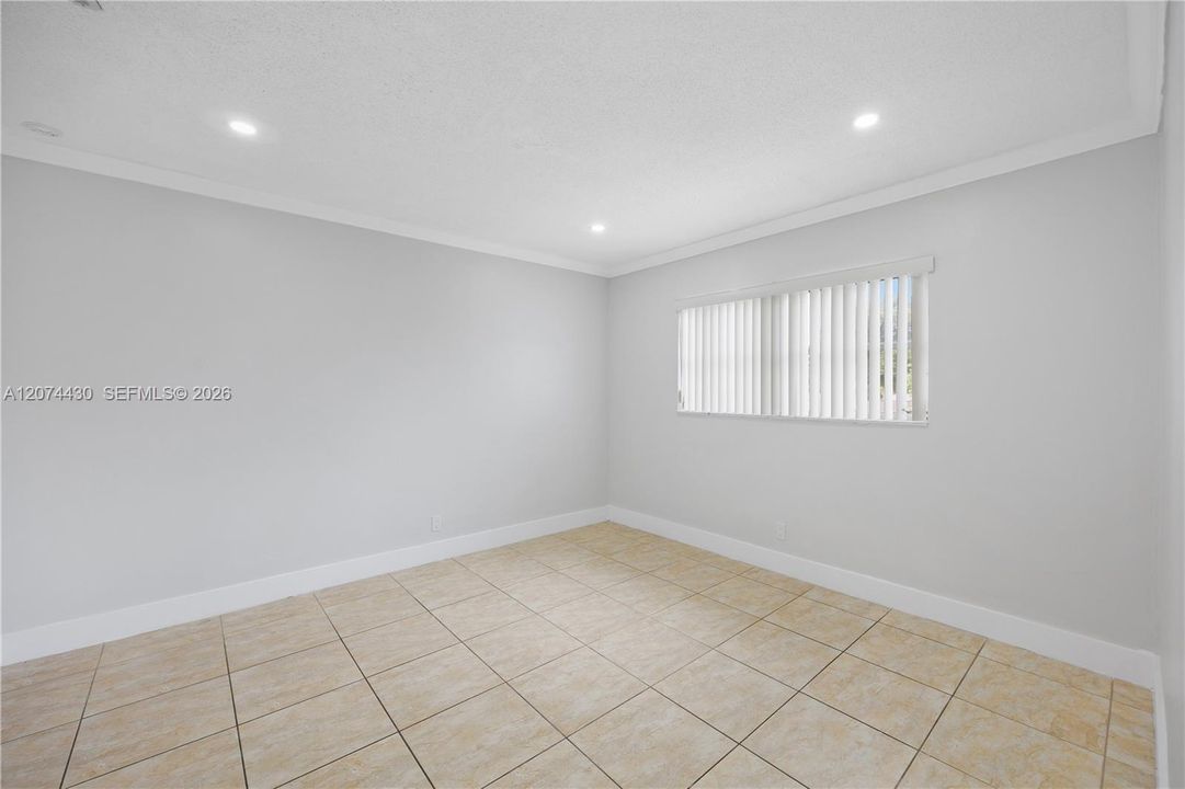 For Rent: $1,750 (1 beds, 1 baths, 650 Square Feet)