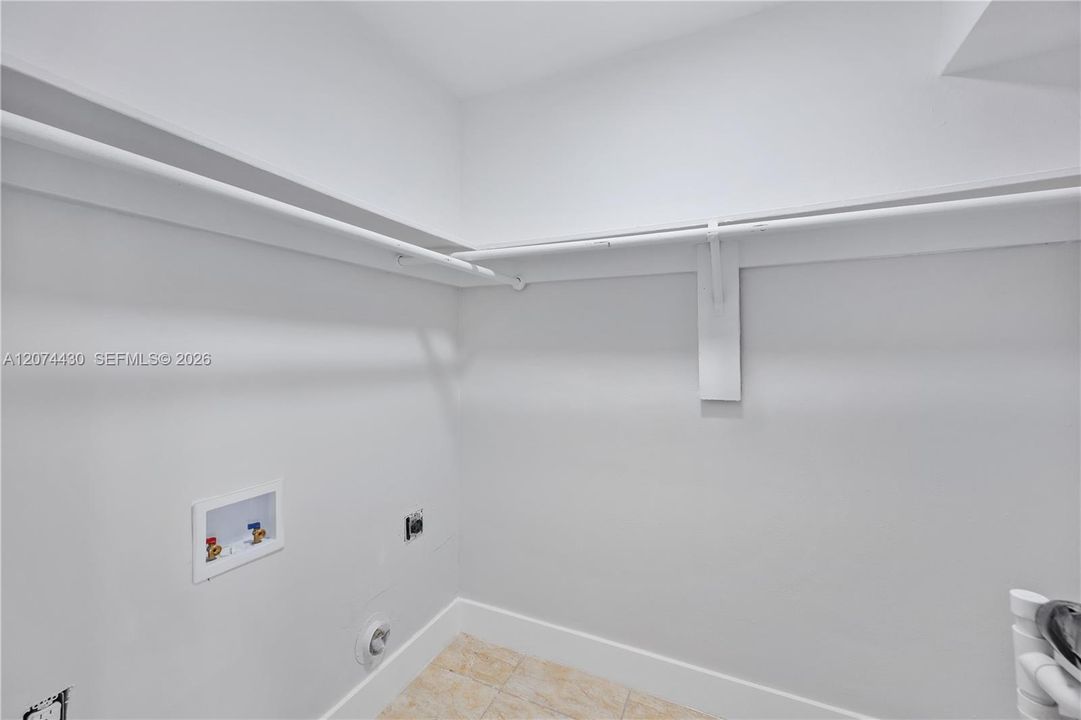 For Rent: $1,750 (1 beds, 1 baths, 650 Square Feet)