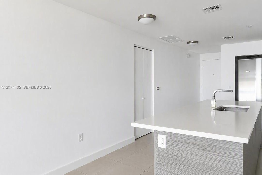 For Rent: $4,000 (1 beds, 1 baths, 854 Square Feet)