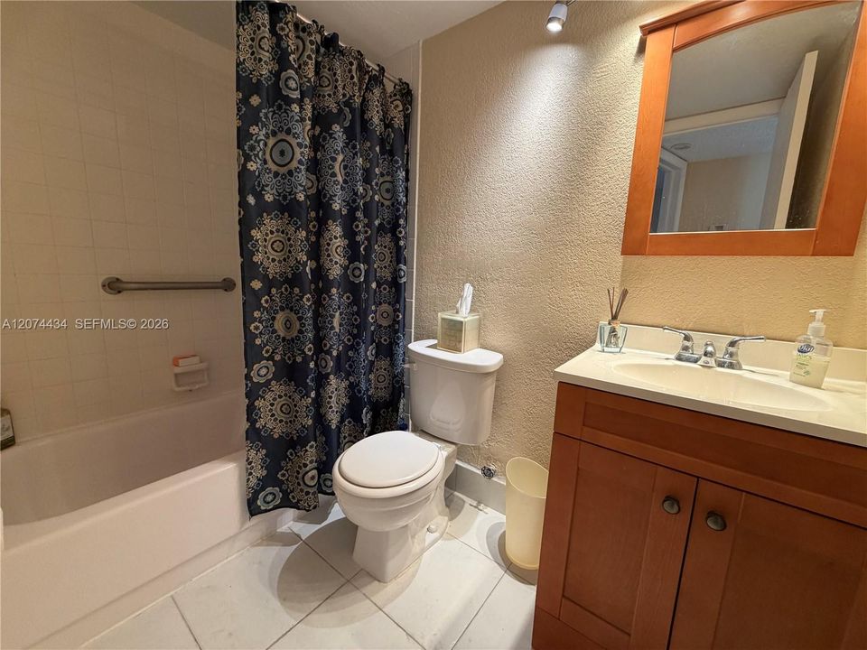 For Rent: $1,600 (2 beds, 2 baths, 880 Square Feet)