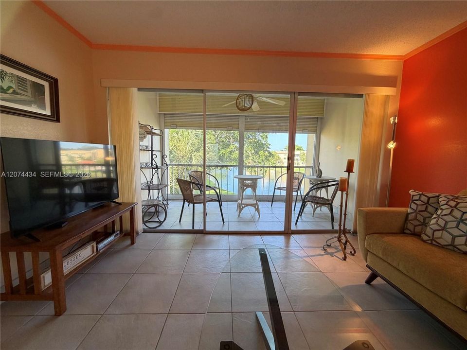 For Rent: $1,600 (2 beds, 2 baths, 880 Square Feet)