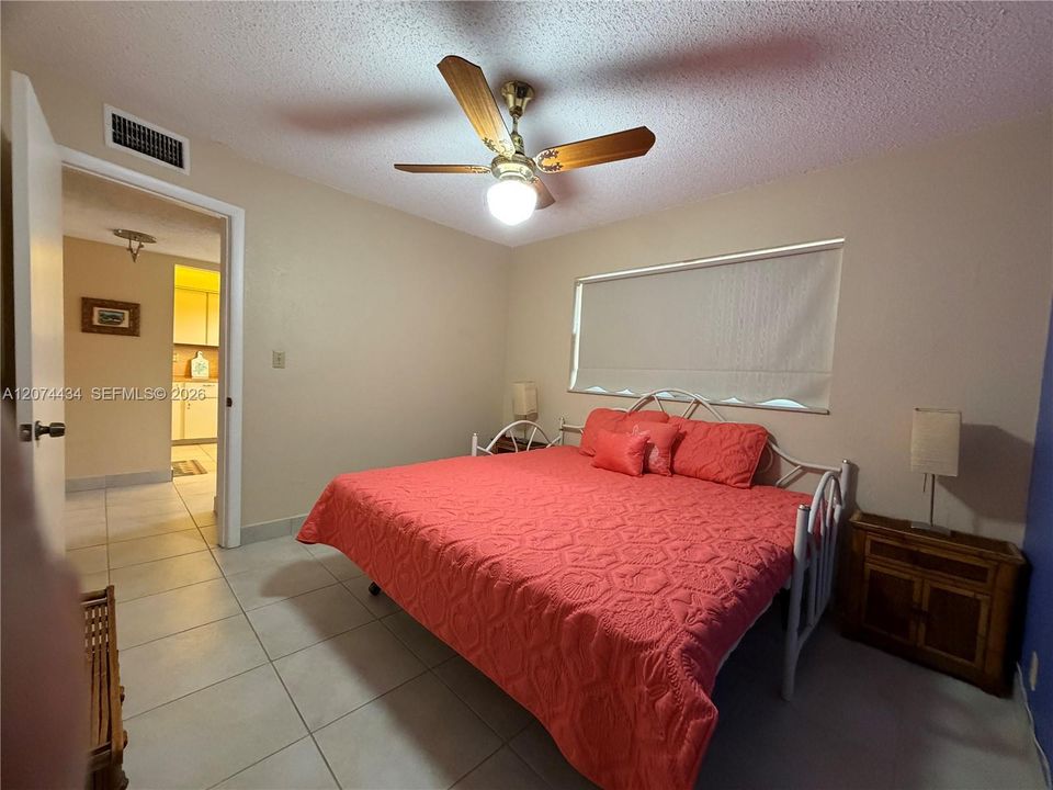 For Rent: $1,600 (2 beds, 2 baths, 880 Square Feet)