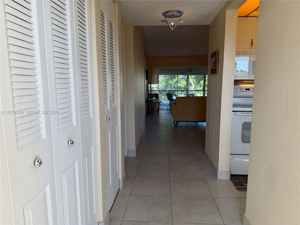 For Rent: $1,600 (2 beds, 2 baths, 880 Square Feet)