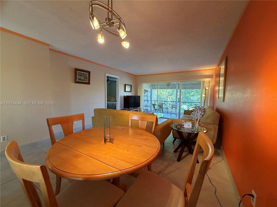 For Rent: $1,600 (2 beds, 2 baths, 880 Square Feet)