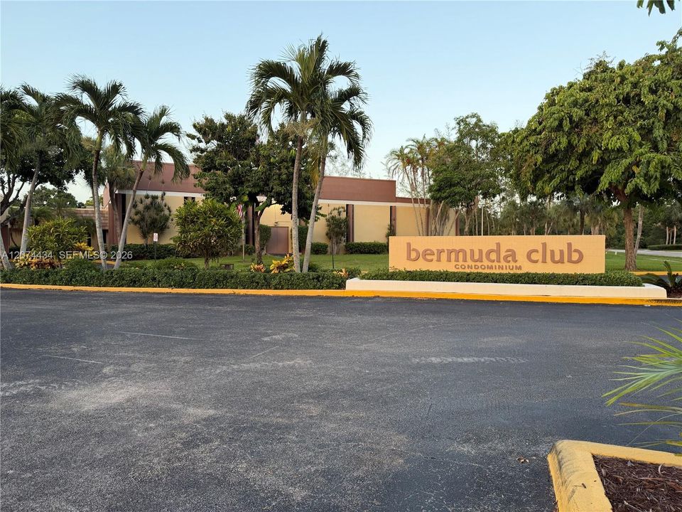 For Rent: $1,600 (2 beds, 2 baths, 880 Square Feet)