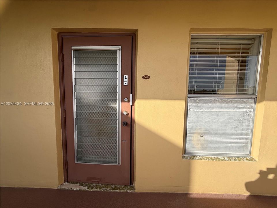 For Rent: $1,600 (2 beds, 2 baths, 880 Square Feet)
