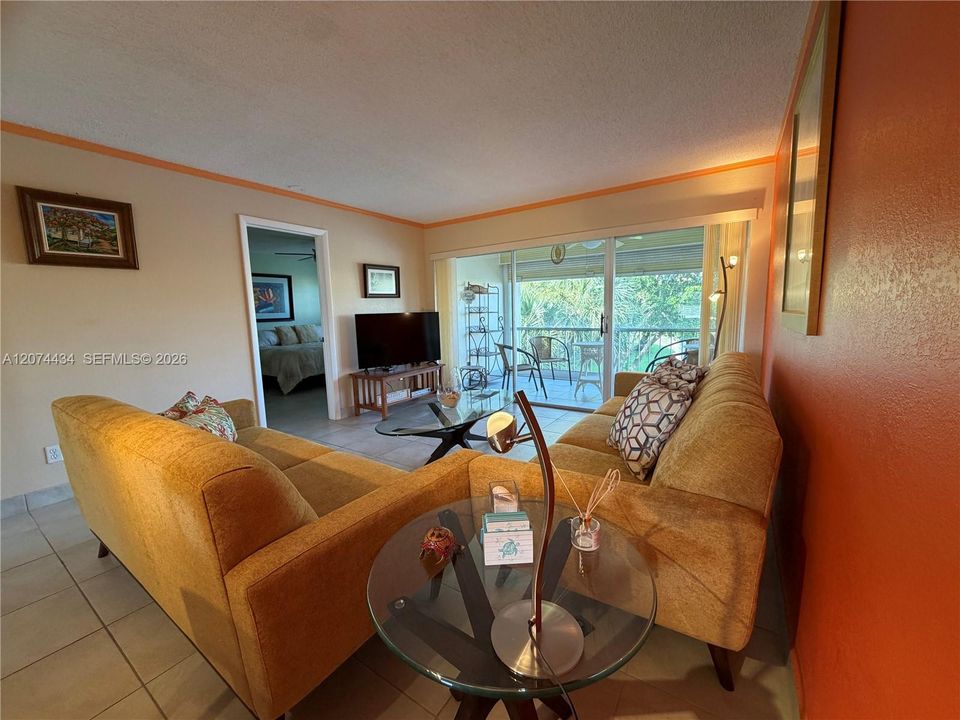 For Rent: $1,600 (2 beds, 2 baths, 880 Square Feet)