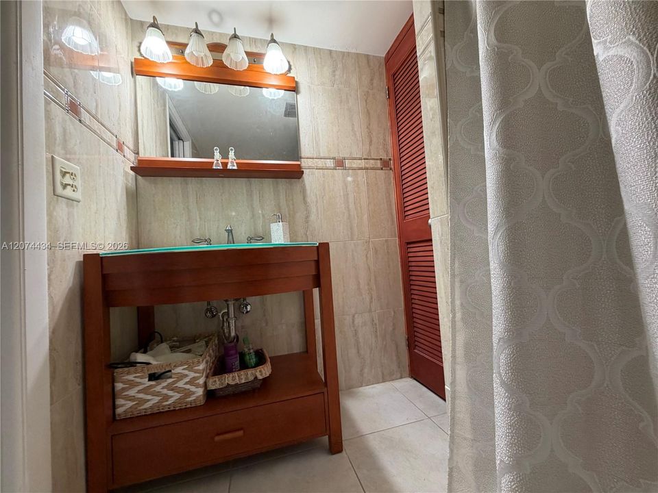 For Rent: $1,600 (2 beds, 2 baths, 880 Square Feet)