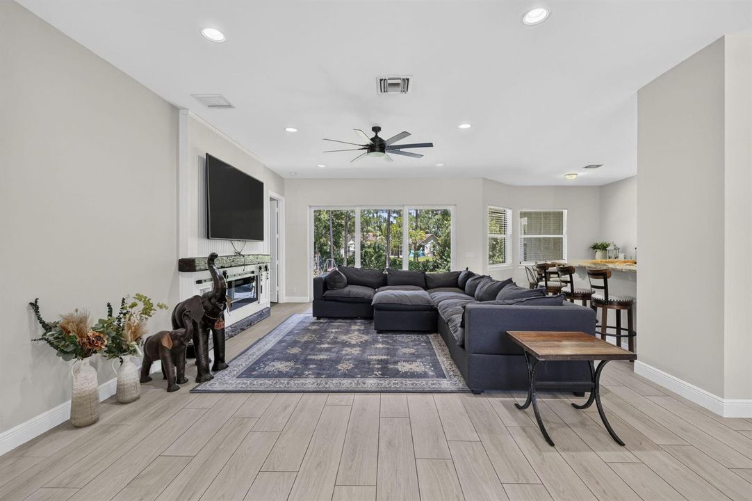OPEN FLOOR PLAN