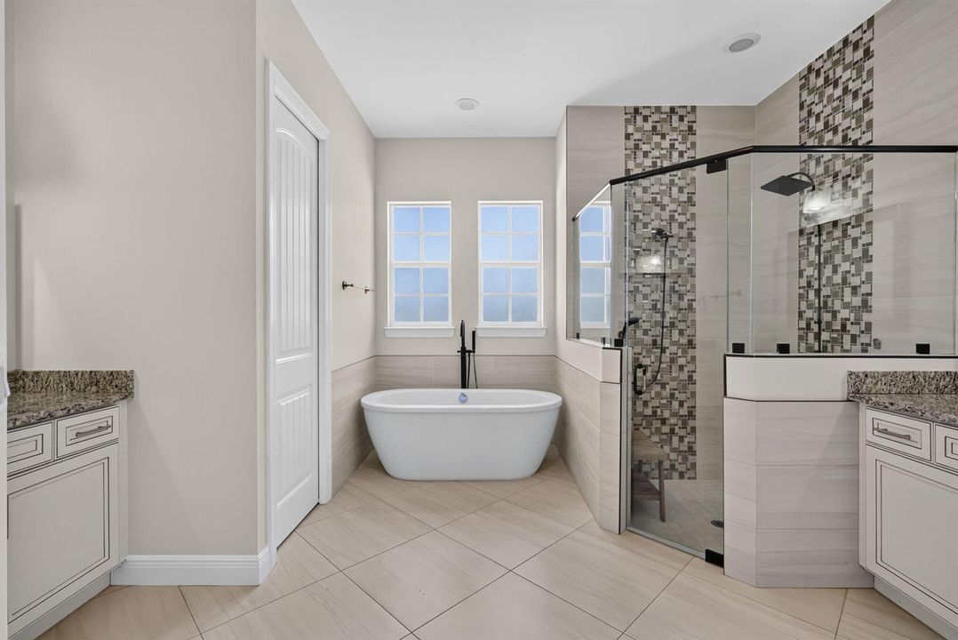 ENJOY THE SPA LIKE BATH