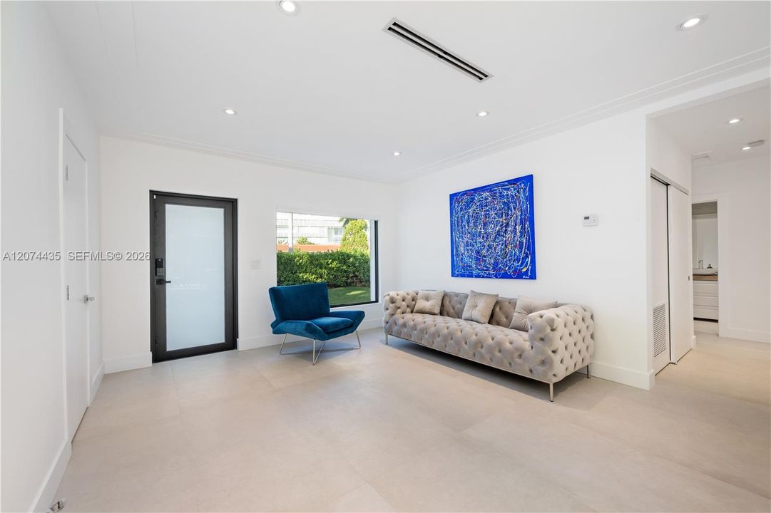 For Rent: $15,500 (3 beds, 3 baths, 1881 Square Feet)