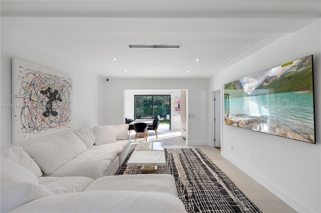 For Rent: $15,500 (3 beds, 3 baths, 1881 Square Feet)