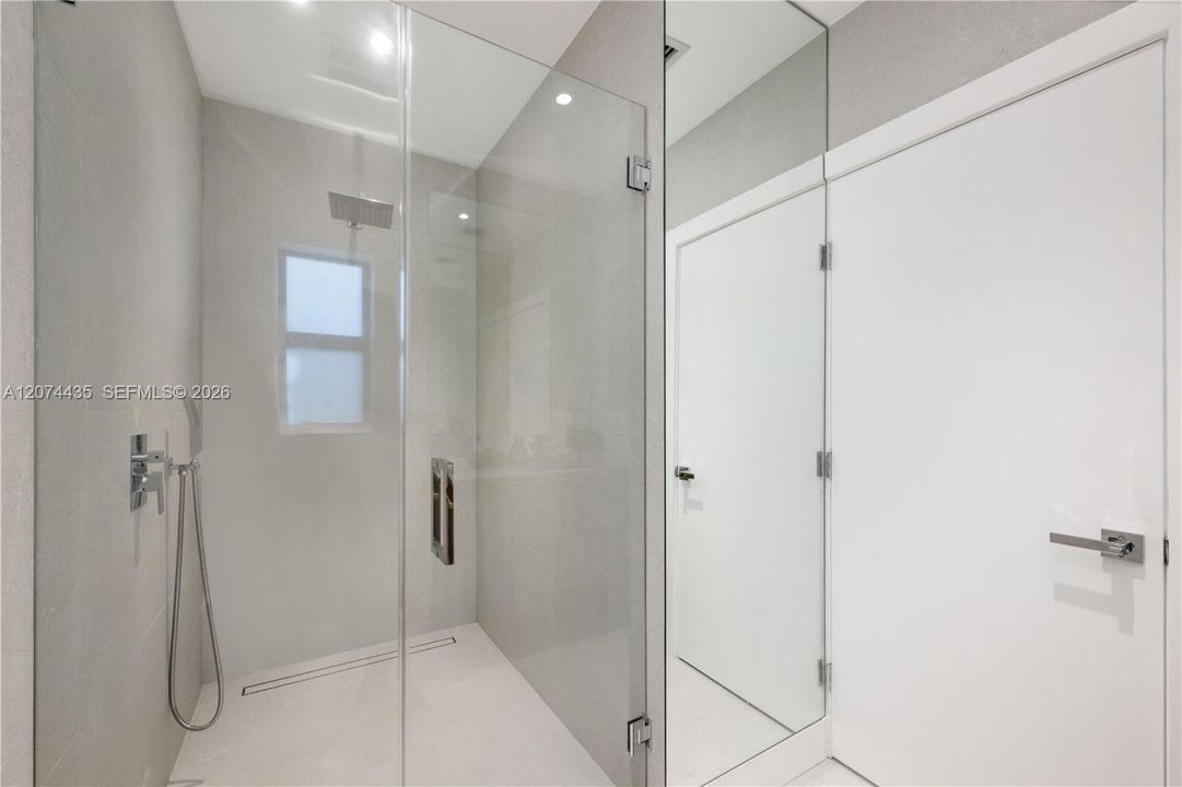 For Rent: $15,500 (3 beds, 3 baths, 1881 Square Feet)