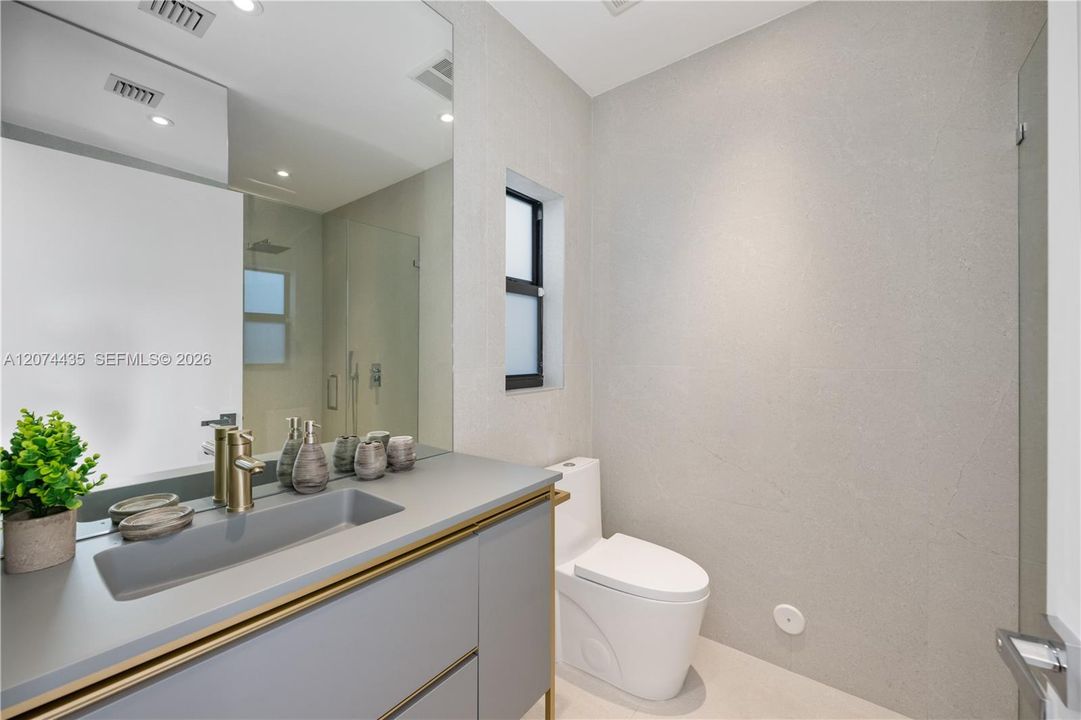 For Rent: $15,500 (3 beds, 3 baths, 1881 Square Feet)