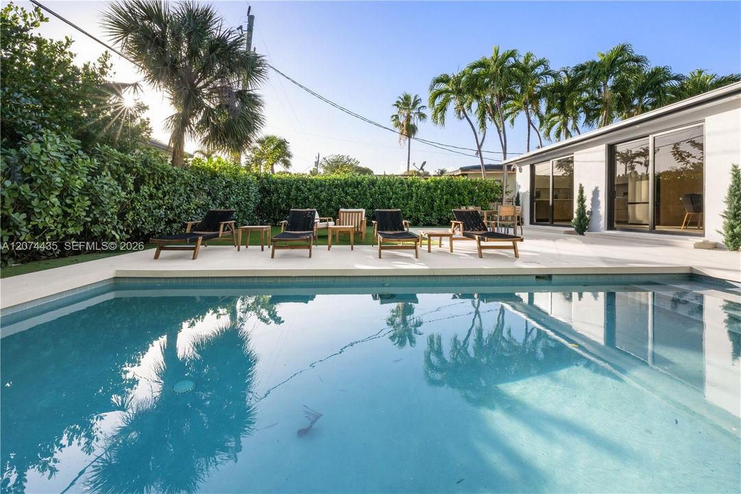For Rent: $15,500 (3 beds, 3 baths, 1881 Square Feet)