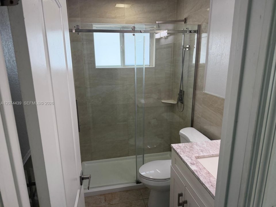 For Rent: $3,300 (3 beds, 2 baths, 897 Square Feet)