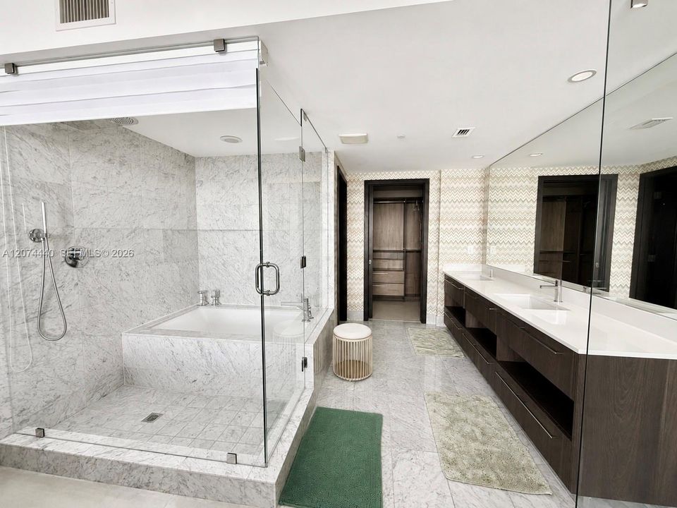 For Rent: $14,000 (3 beds, 3 baths, 1634 Square Feet)