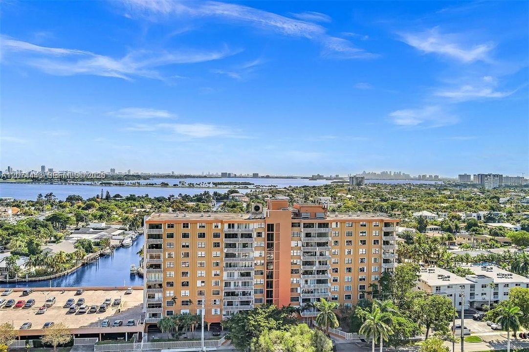 For Rent: $2,500 (2 beds, 2 baths, 1190 Square Feet)