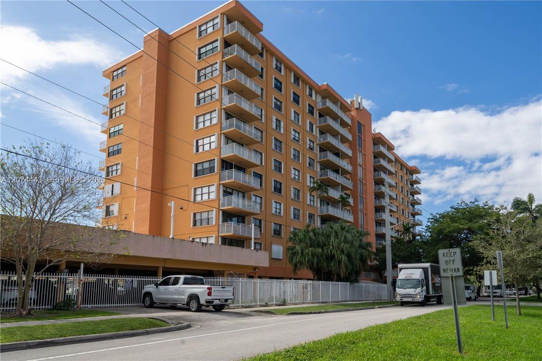 For Rent: $2,500 (2 beds, 2 baths, 1190 Square Feet)