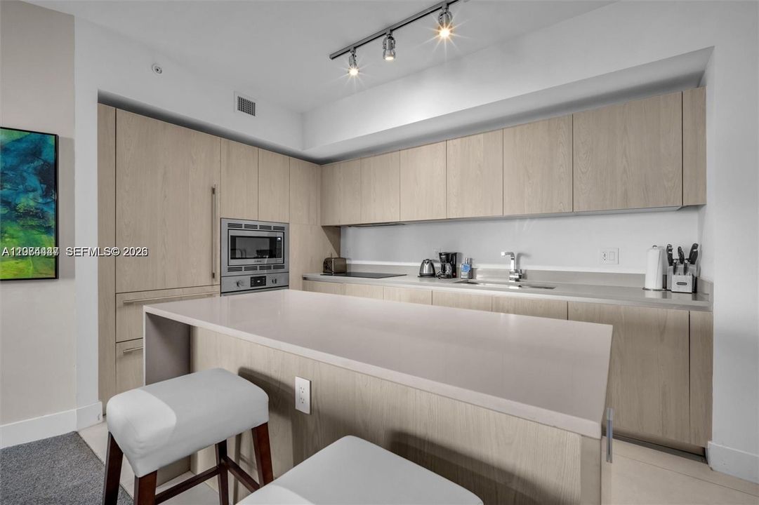 For Sale: $568,000 (1 beds, 1 baths, 850 Square Feet)