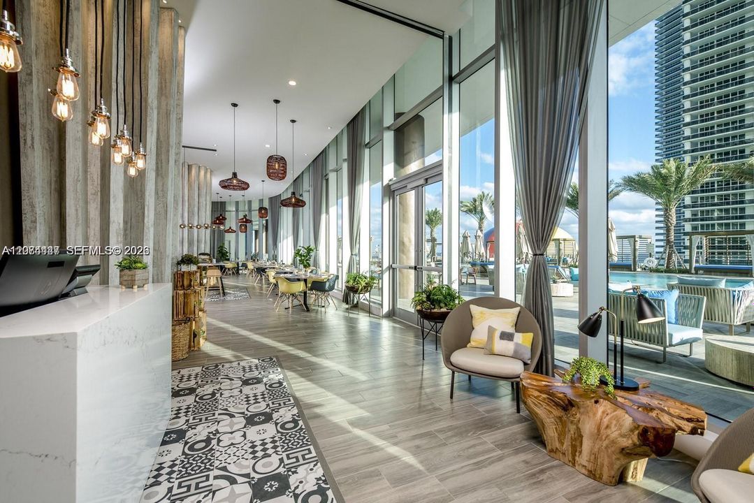 For Sale: $568,000 (1 beds, 1 baths, 850 Square Feet)