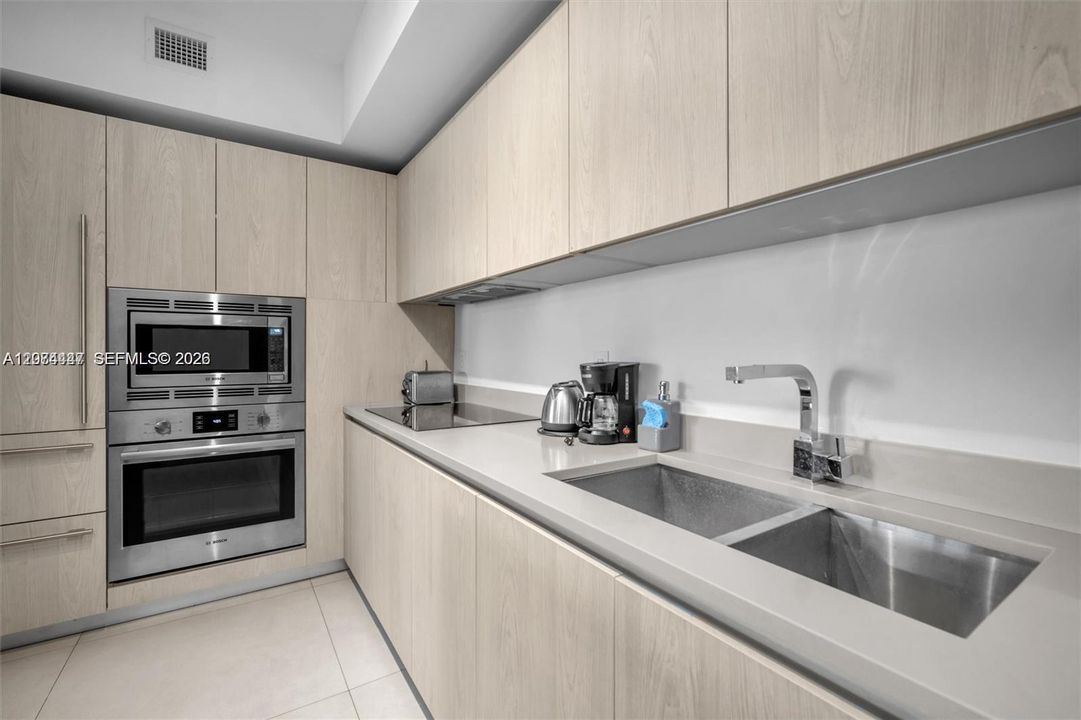 For Sale: $568,000 (1 beds, 1 baths, 850 Square Feet)
