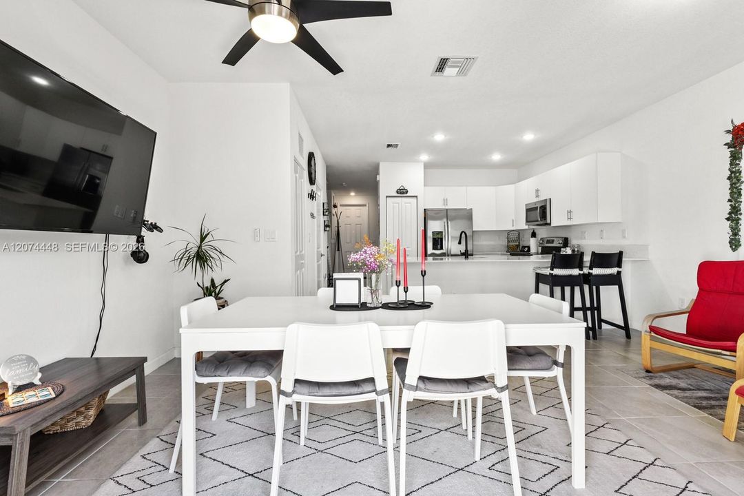 For Sale: $494,900 (3 beds, 2 baths, 1412 Square Feet)