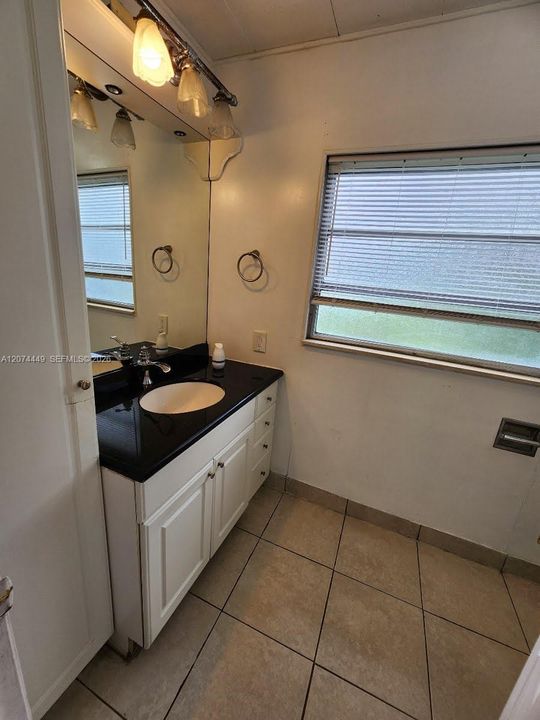 For Rent: $2,050 (2 beds, 2 baths, 1000 Square Feet)