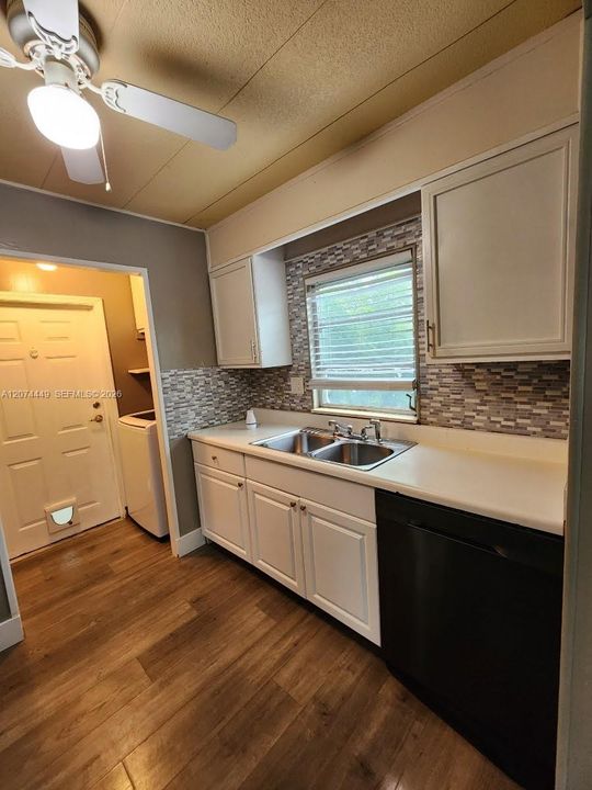 For Rent: $2,050 (2 beds, 2 baths, 1000 Square Feet)