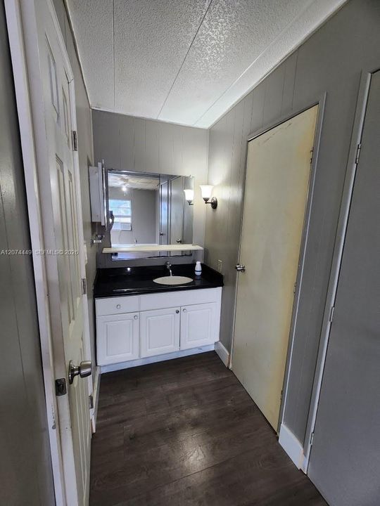 For Rent: $2,050 (2 beds, 2 baths, 1000 Square Feet)