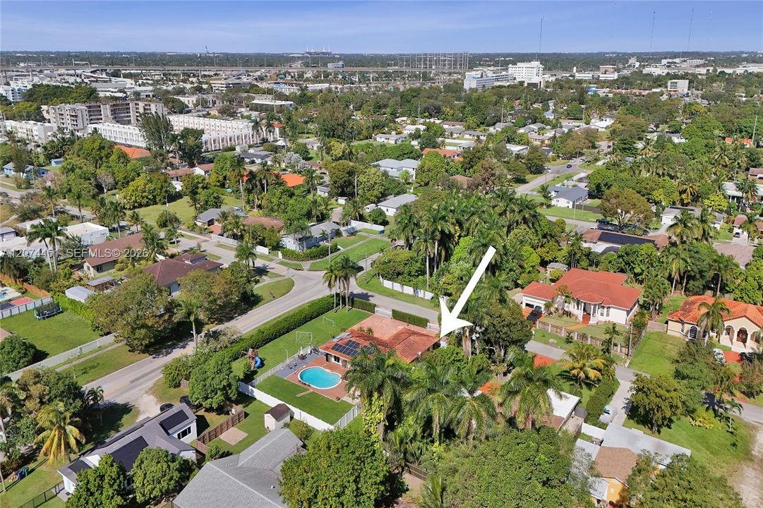 For Sale: $1,100,000 (4 beds, 2 baths, 2367 Square Feet)