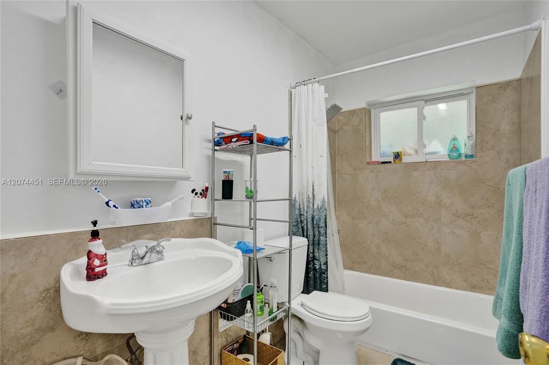 For Sale: $1,100,000 (4 beds, 2 baths, 2367 Square Feet)