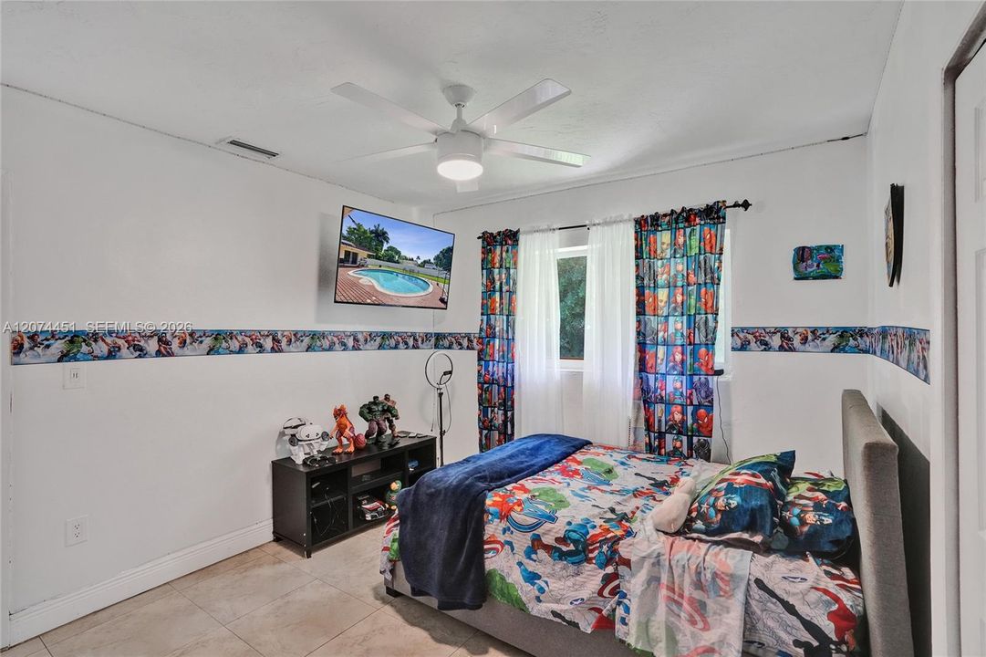 For Sale: $1,100,000 (4 beds, 2 baths, 2367 Square Feet)
