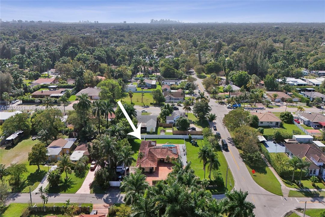 For Sale: $1,100,000 (4 beds, 2 baths, 2367 Square Feet)