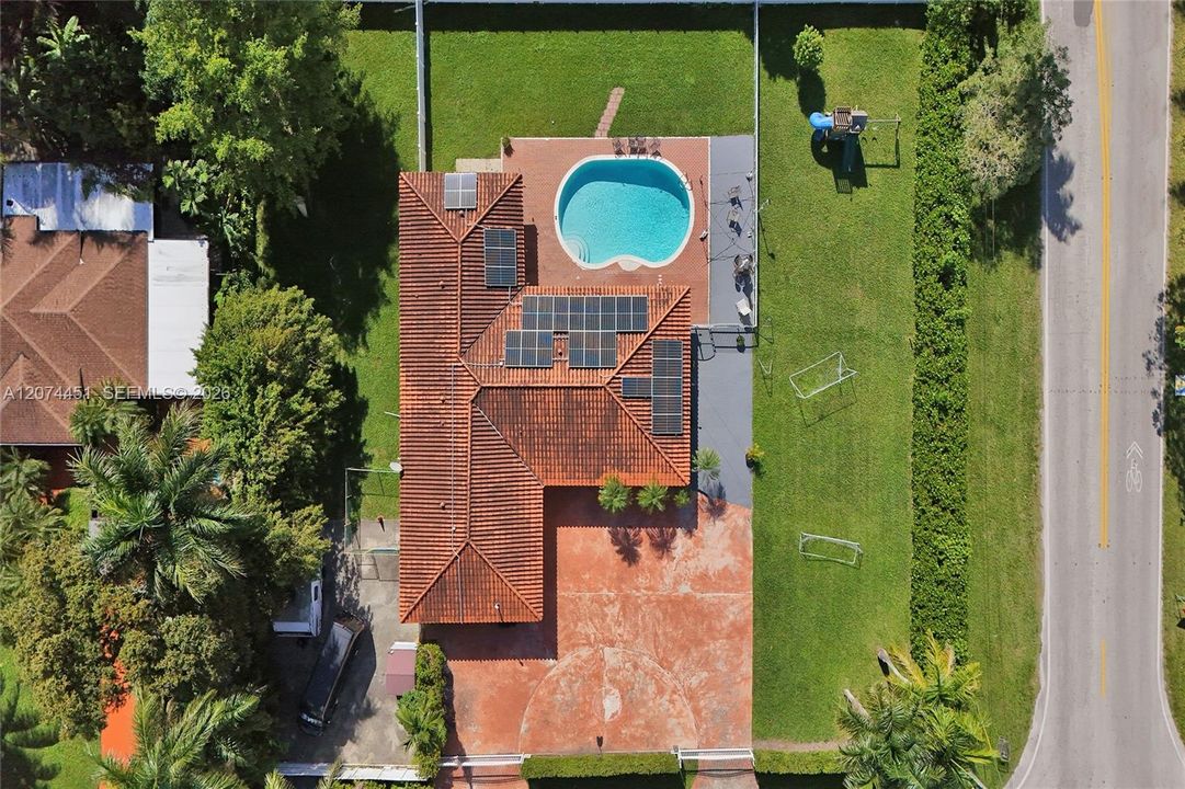 For Sale: $1,100,000 (4 beds, 2 baths, 2367 Square Feet)