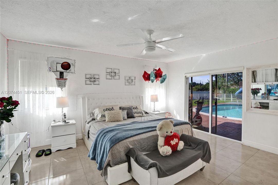 For Sale: $1,100,000 (4 beds, 2 baths, 2367 Square Feet)