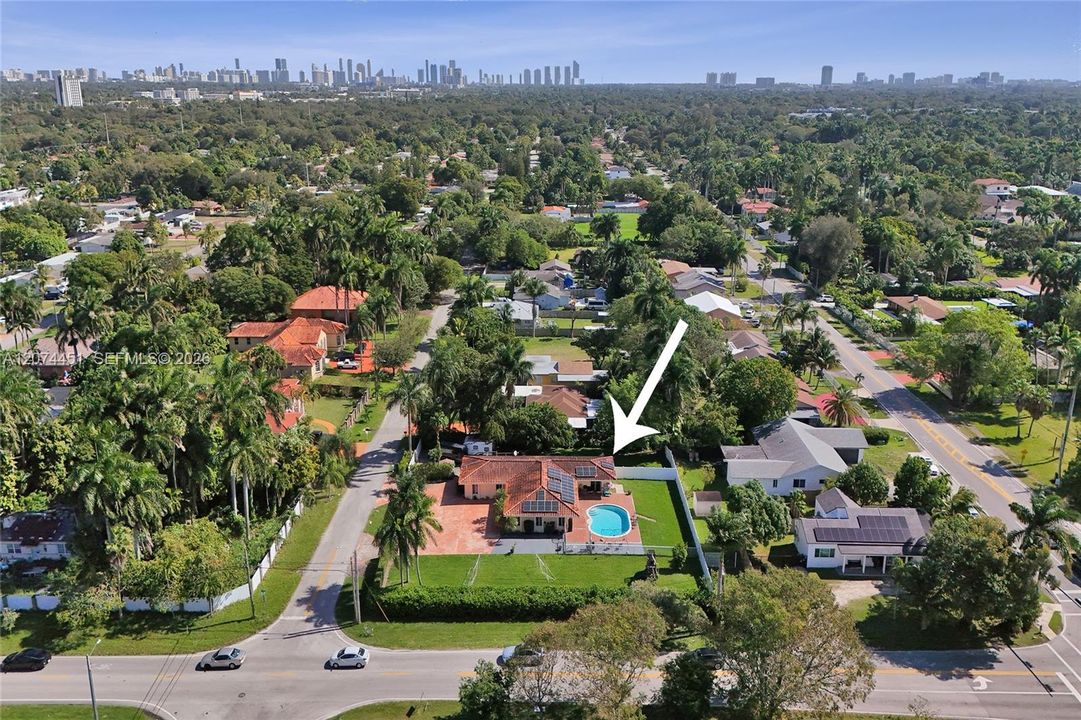For Sale: $1,100,000 (4 beds, 2 baths, 2367 Square Feet)