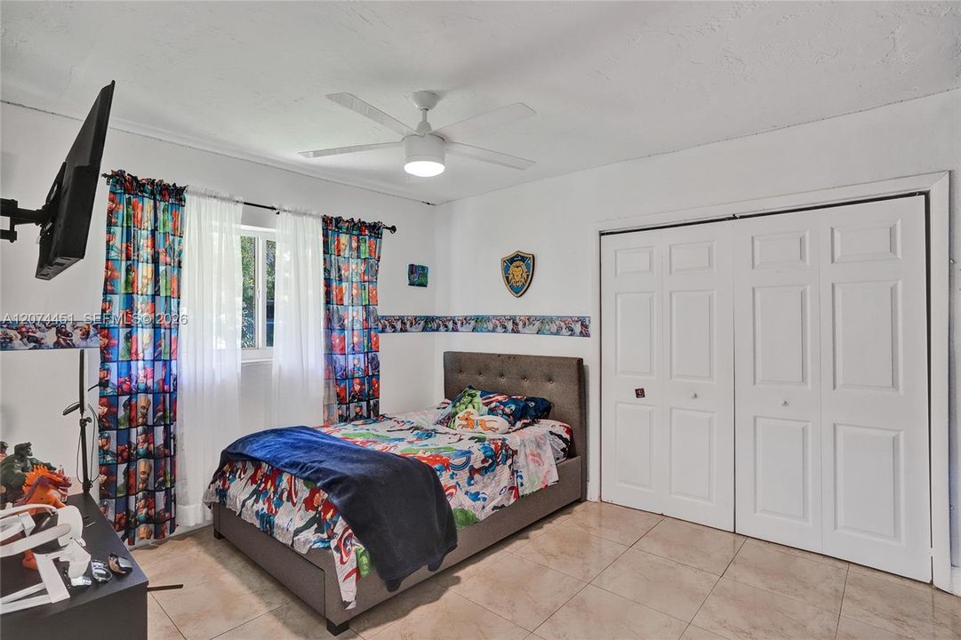 For Sale: $1,100,000 (4 beds, 2 baths, 2367 Square Feet)