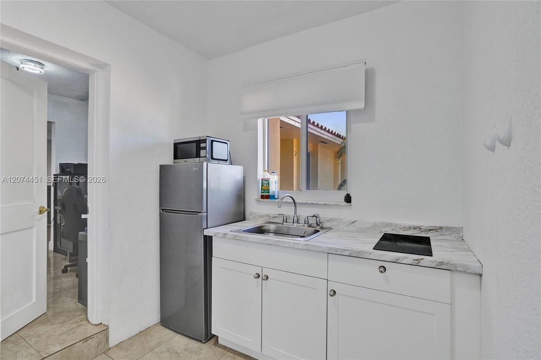 For Sale: $1,100,000 (4 beds, 2 baths, 2367 Square Feet)