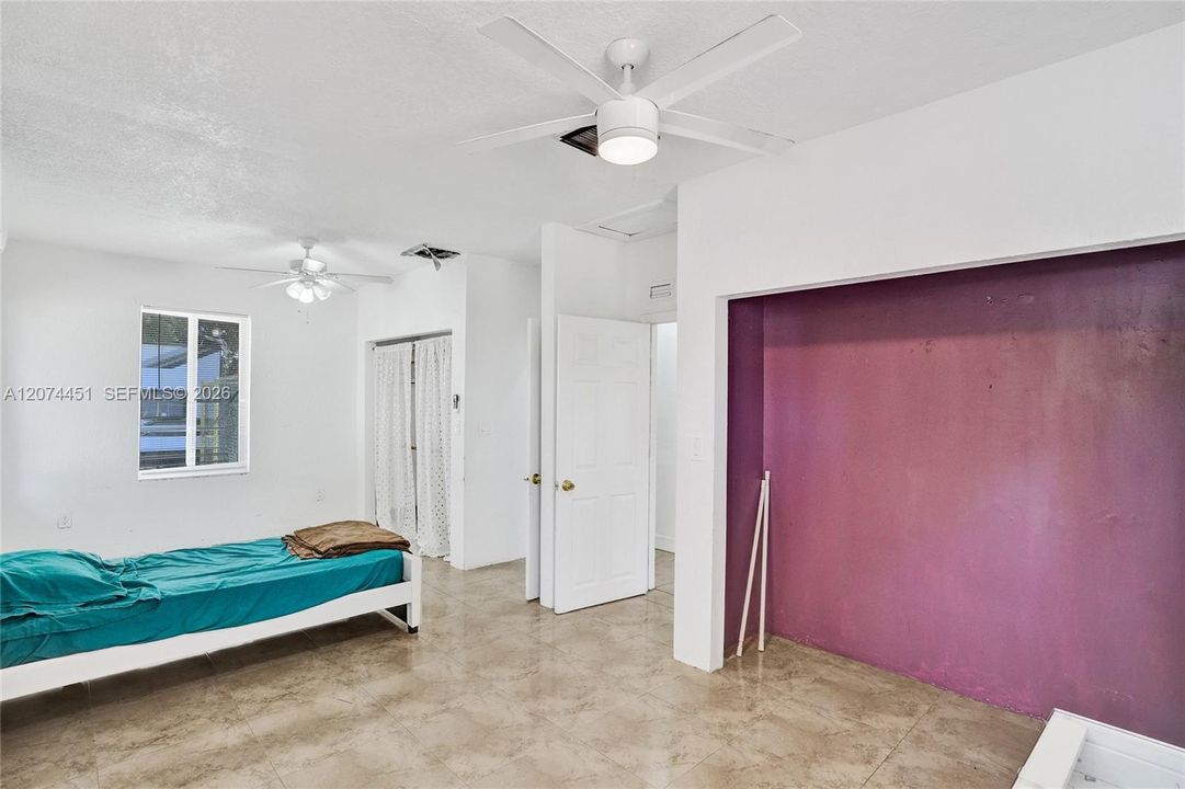 For Sale: $1,100,000 (4 beds, 2 baths, 2367 Square Feet)