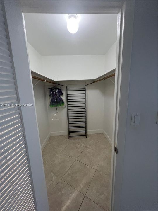 For Rent: $3,550 (2 beds, 2 baths, 1206 Square Feet)