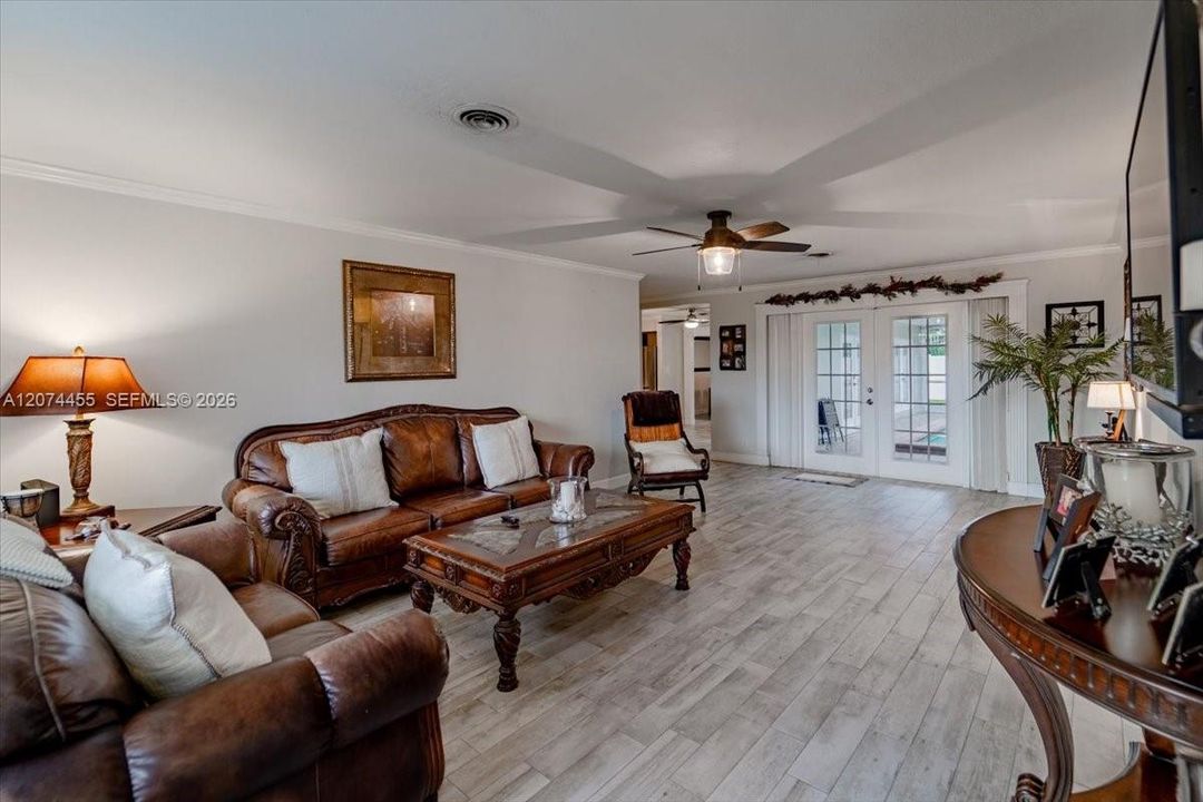 En Venta: $780,000 (4 camas, 3 baños, 0 Pies cuadrados)