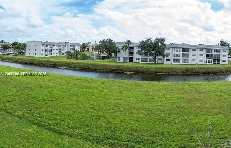 For Sale: $198,000 (2 beds, 2 baths, 1200 Square Feet)