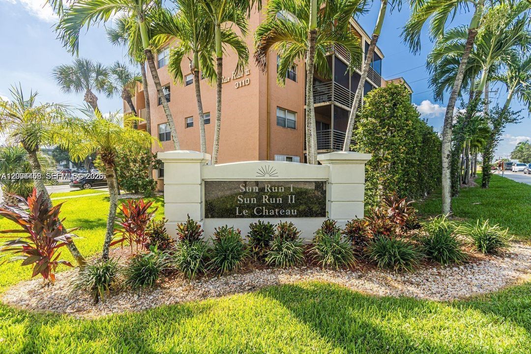 For Sale: $198,000 (2 beds, 2 baths, 1200 Square Feet)