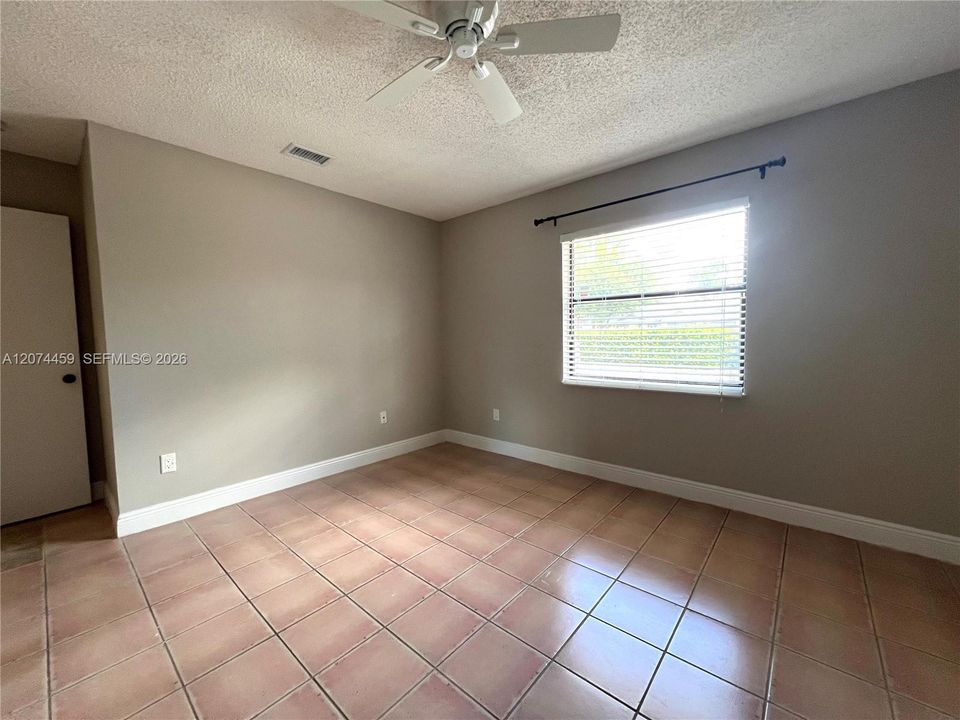 En Venta: $288,000 (2 camas, 2 baños, 1044 Pies cuadrados)