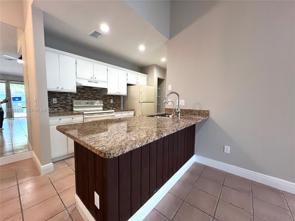 En Venta: $288,000 (2 camas, 2 baños, 1044 Pies cuadrados)