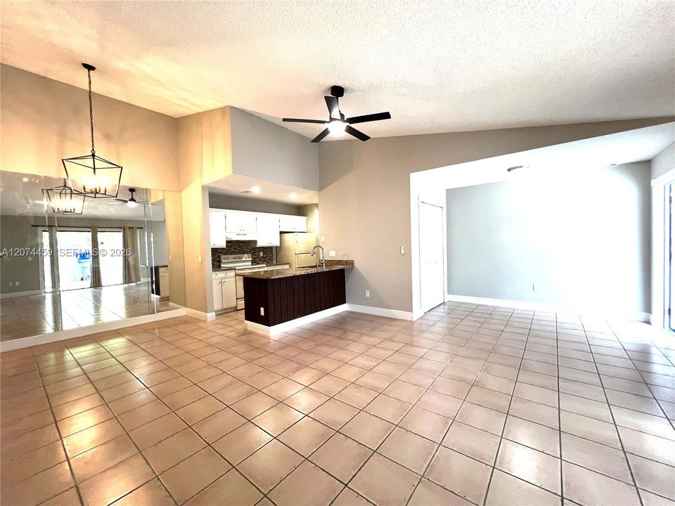 En Venta: $288,000 (2 camas, 2 baños, 1044 Pies cuadrados)