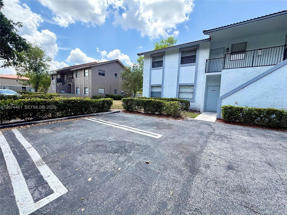 For Rent: $2,600 (3 beds, 2 baths, 1030 Square Feet)